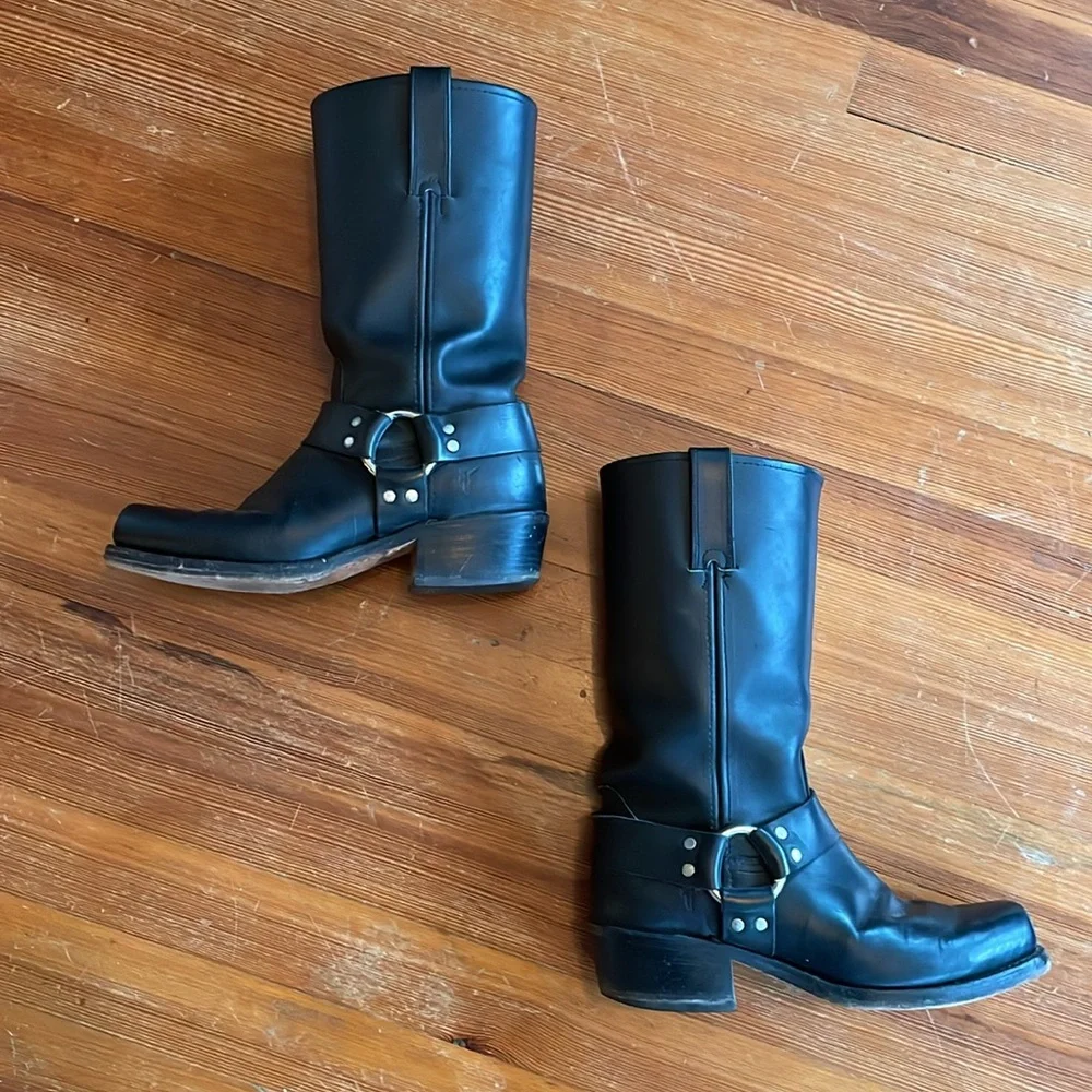 Frye - Picture 7 of 9